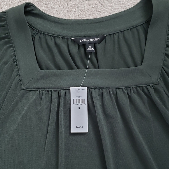 Banana Republic Forest Green Blouse - Picture 2 of 5